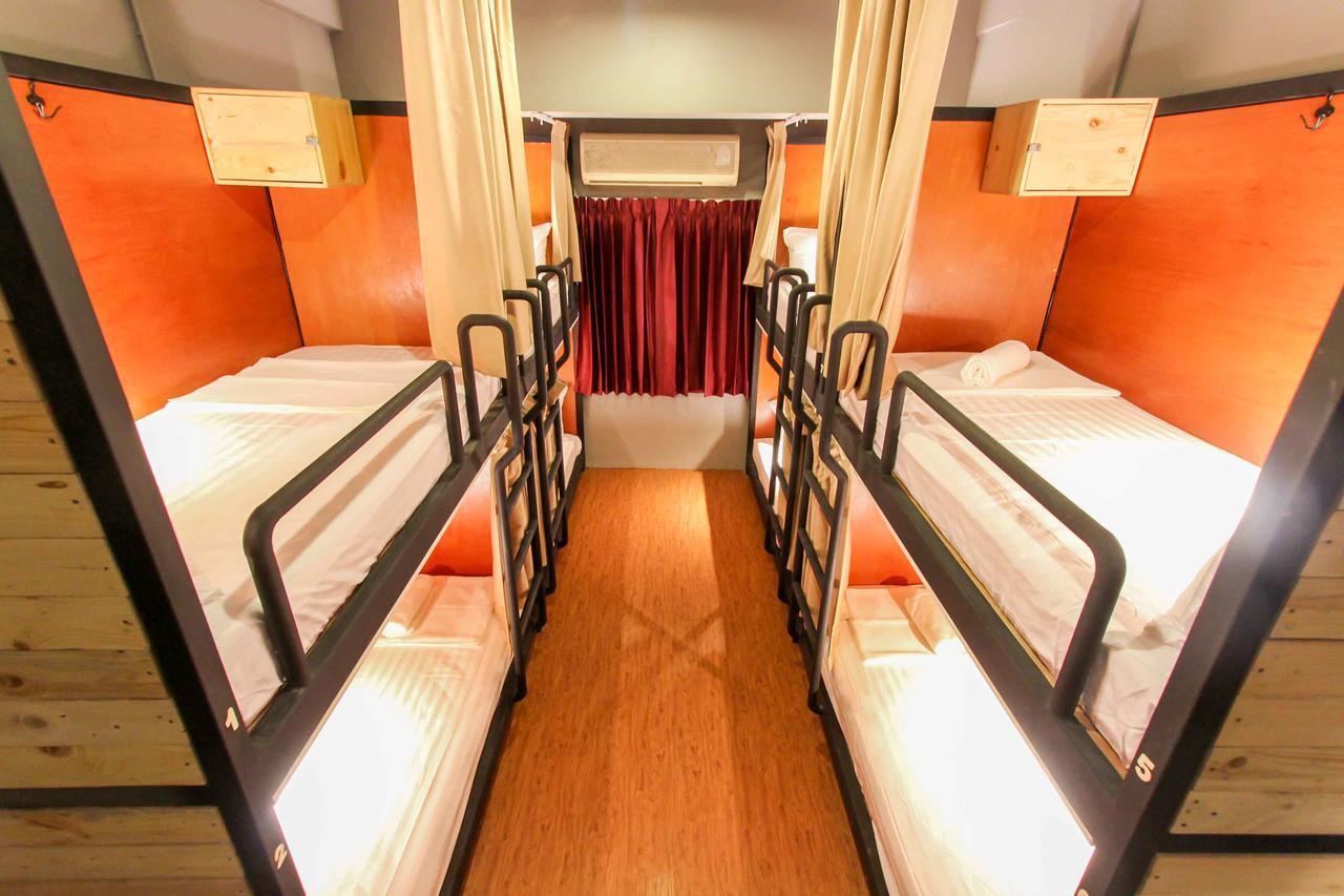 Thonglor Travellers Hostel And Cafe Bangkok Zewnętrze zdjęcie