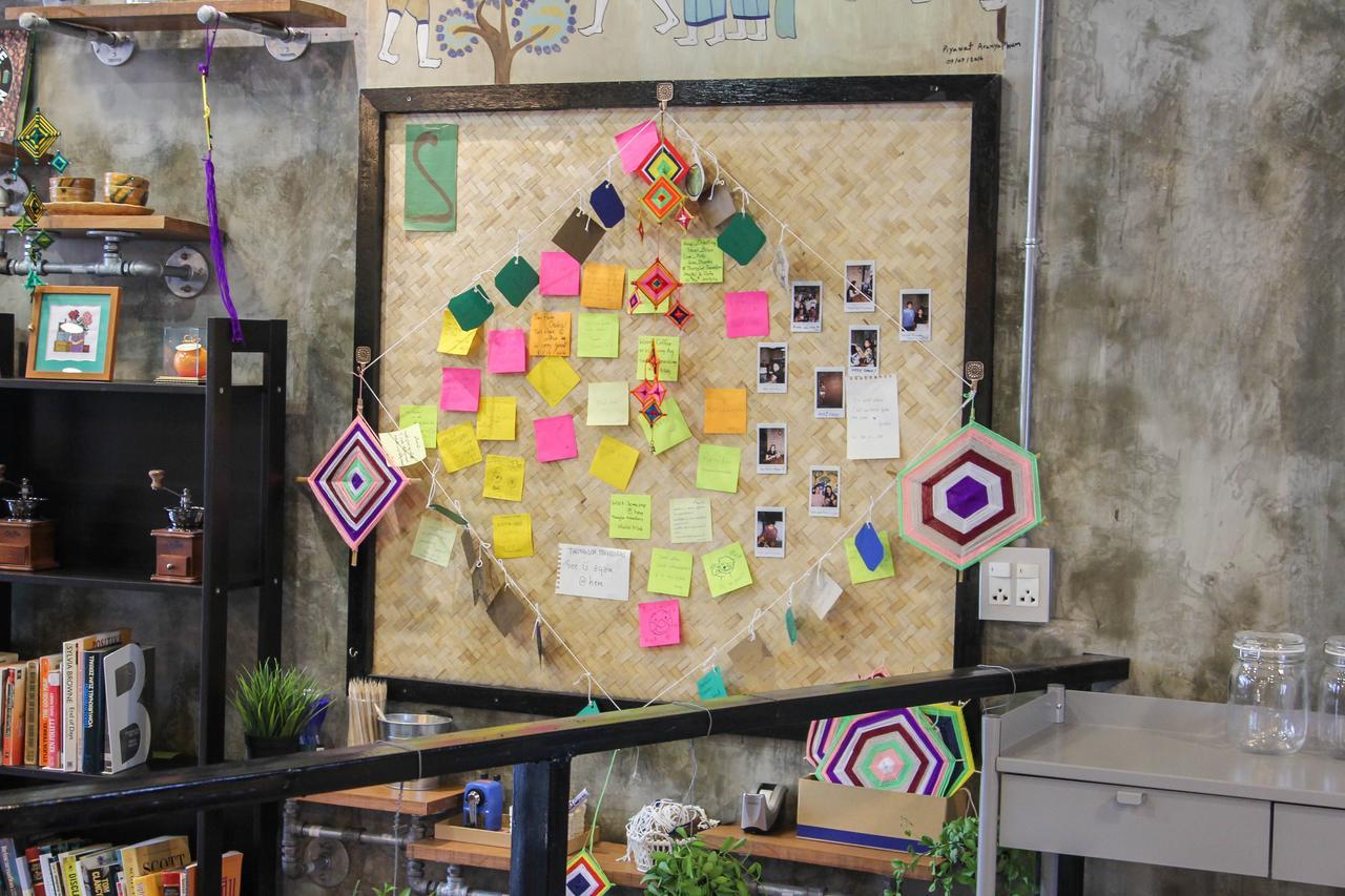 Thonglor Travellers Hostel And Cafe Bangkok Zewnętrze zdjęcie