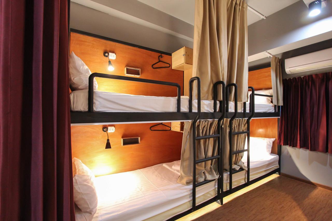 Thonglor Travellers Hostel And Cafe Bangkok Zewnętrze zdjęcie