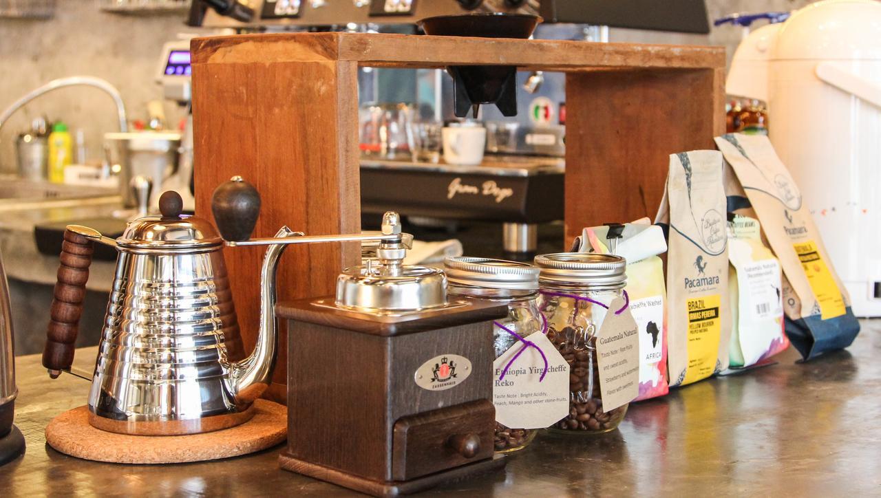 Thonglor Travellers Hostel And Cafe Bangkok Zewnętrze zdjęcie
