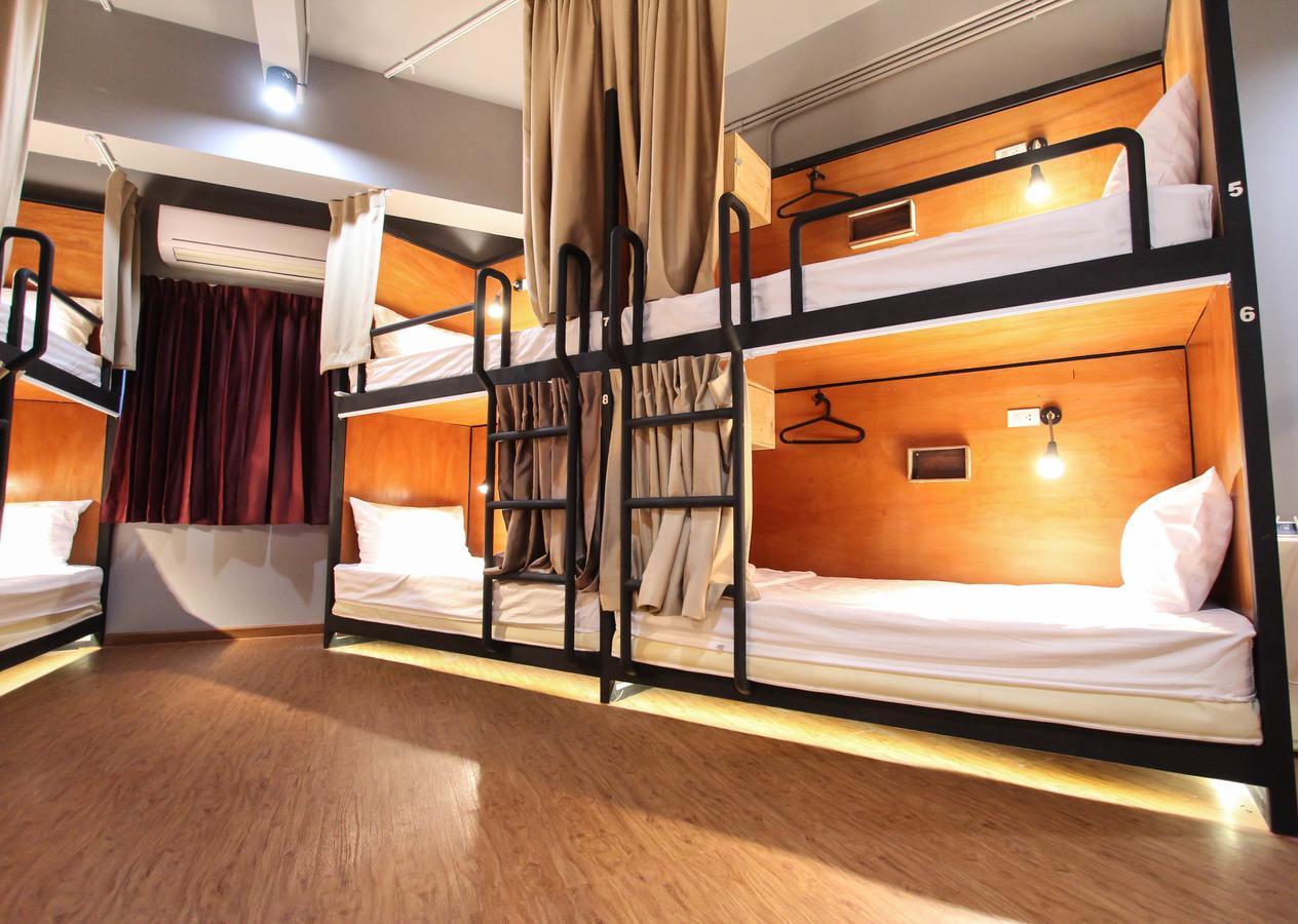 Thonglor Travellers Hostel And Cafe Bangkok Zewnętrze zdjęcie