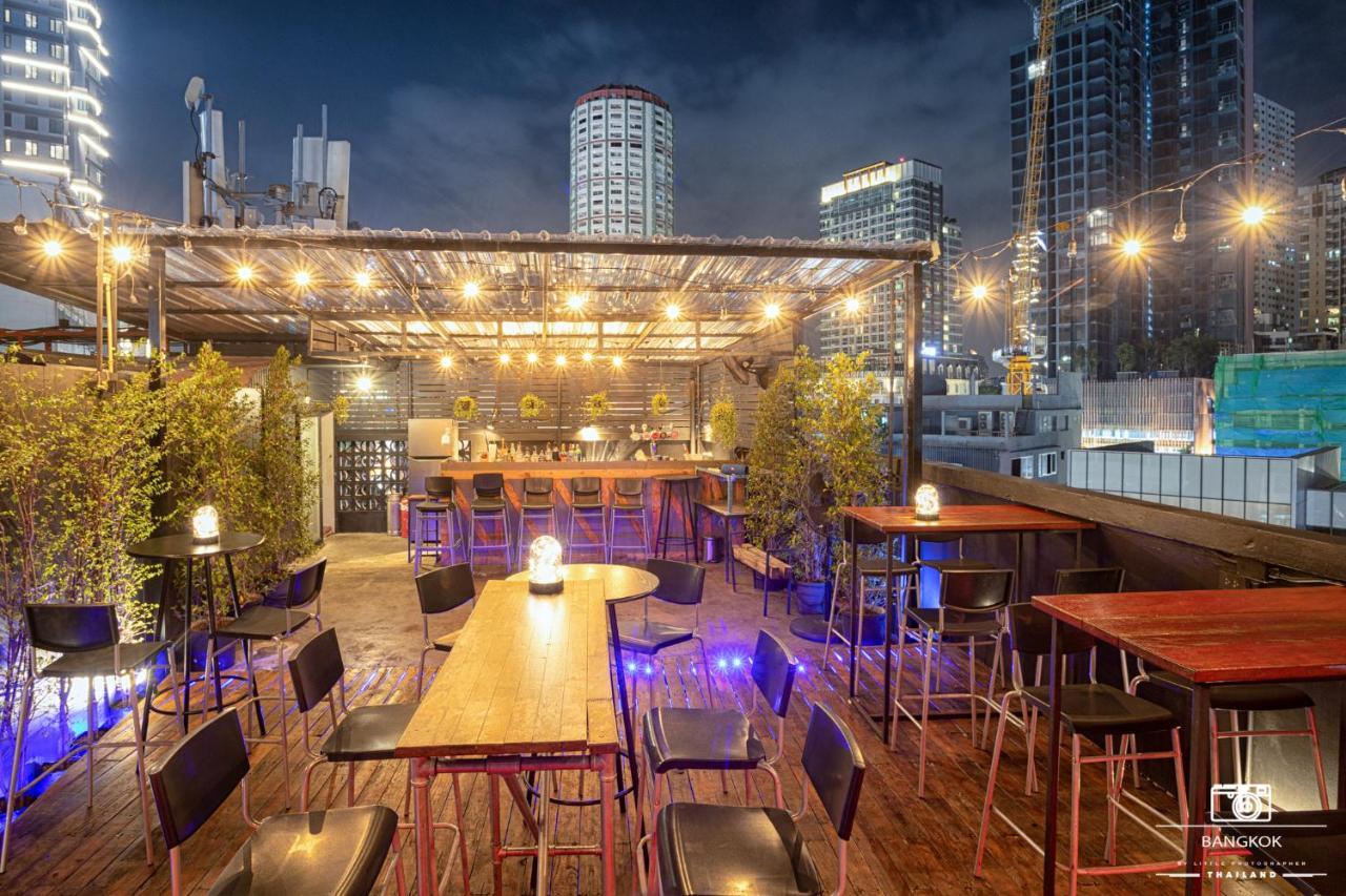 Thonglor Travellers Hostel And Cafe Bangkok Zewnętrze zdjęcie