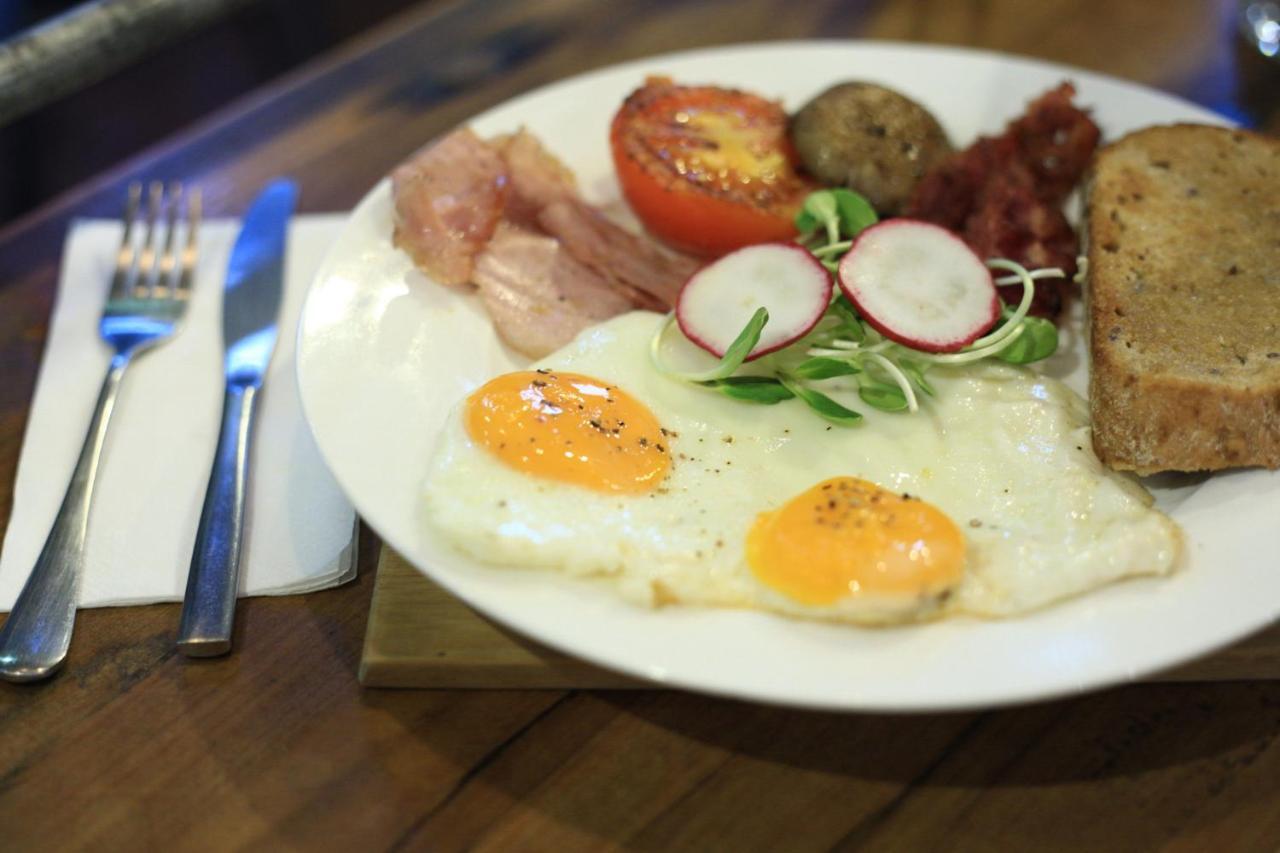 Thonglor Travellers Hostel And Cafe Bangkok Zewnętrze zdjęcie
