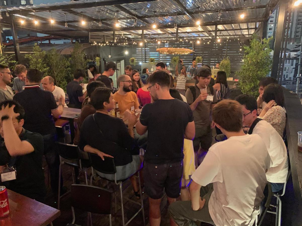 Thonglor Travellers Hostel And Cafe Bangkok Zewnętrze zdjęcie