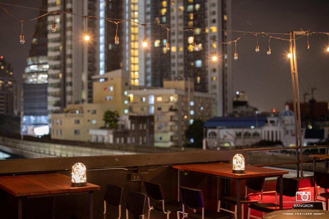 Thonglor Travellers Hostel And Cafe Bangkok Zewnętrze zdjęcie