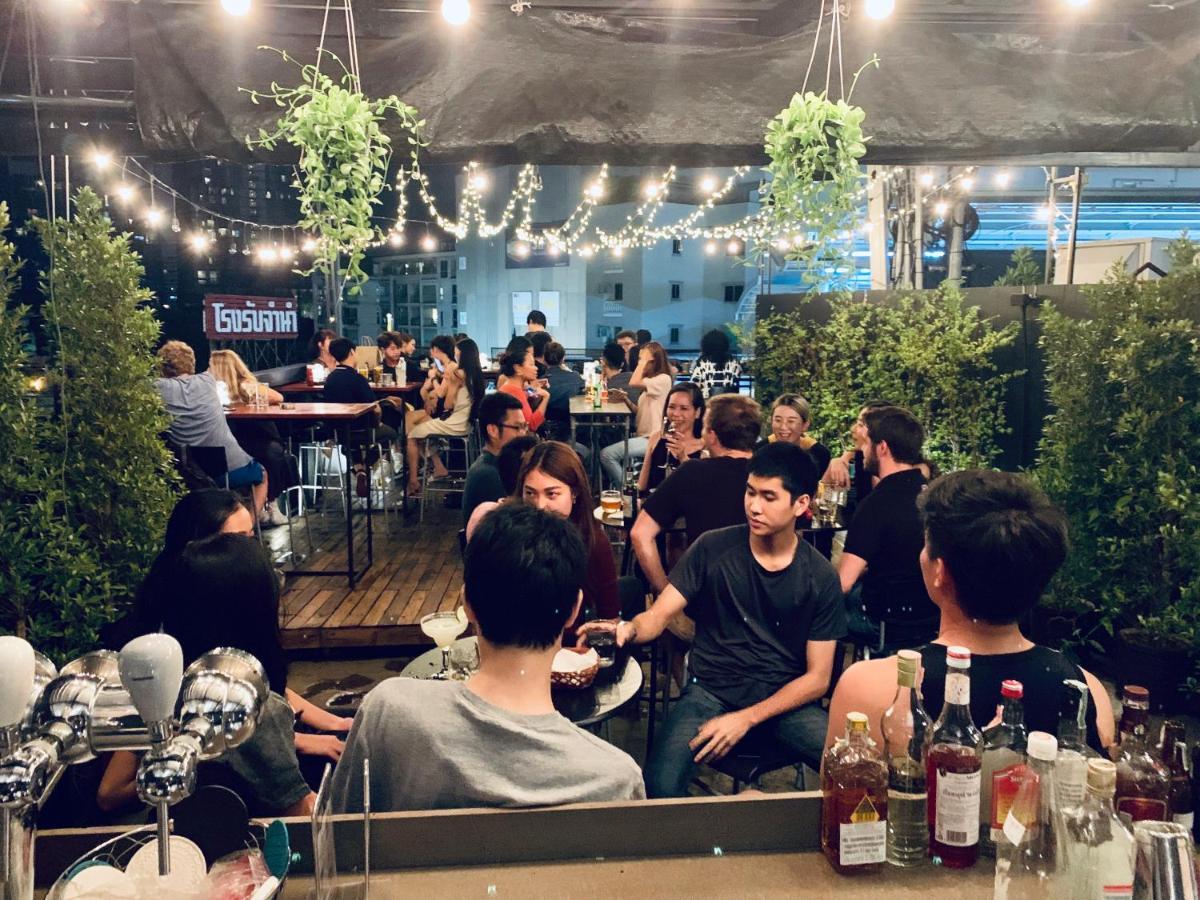 Thonglor Travellers Hostel And Cafe Bangkok Zewnętrze zdjęcie