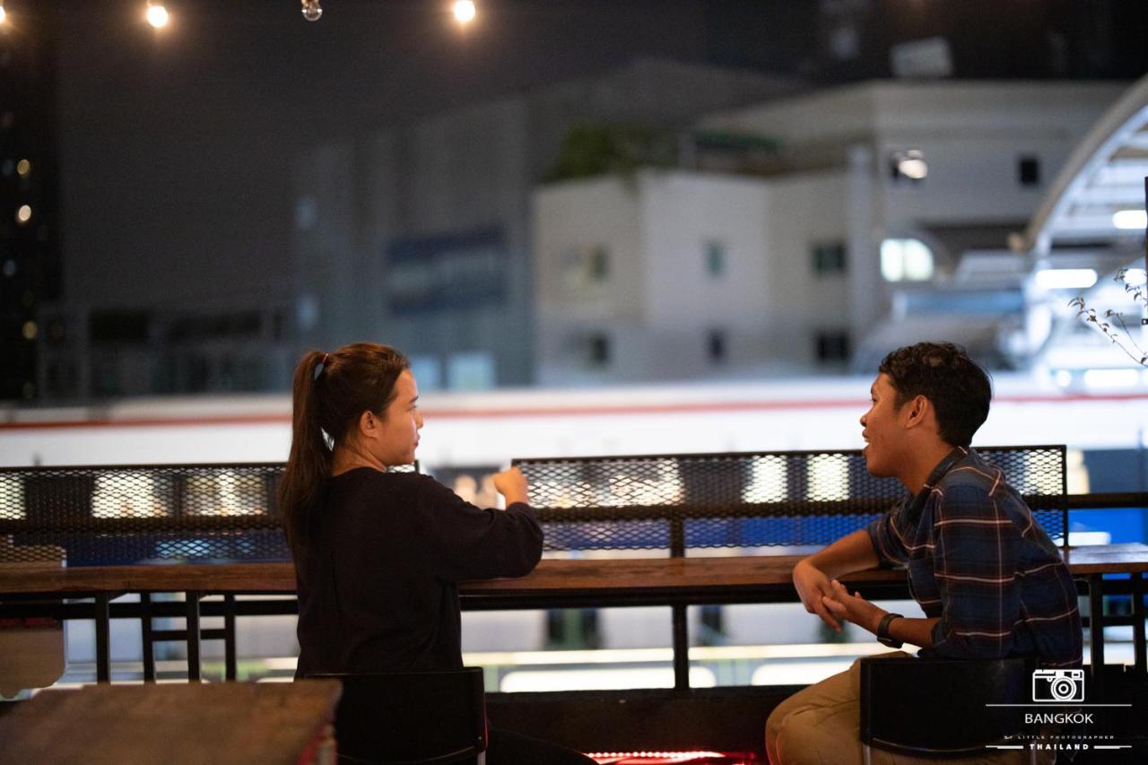 Thonglor Travellers Hostel And Cafe Bangkok Zewnętrze zdjęcie