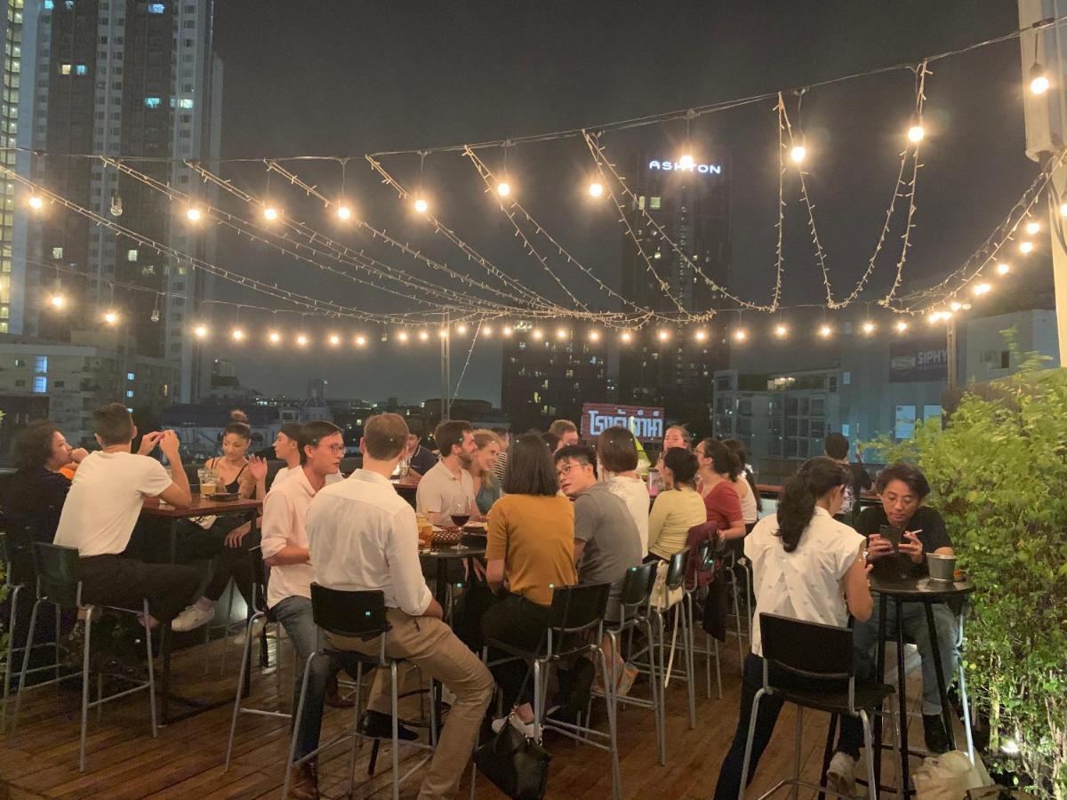 Thonglor Travellers Hostel And Cafe Bangkok Zewnętrze zdjęcie