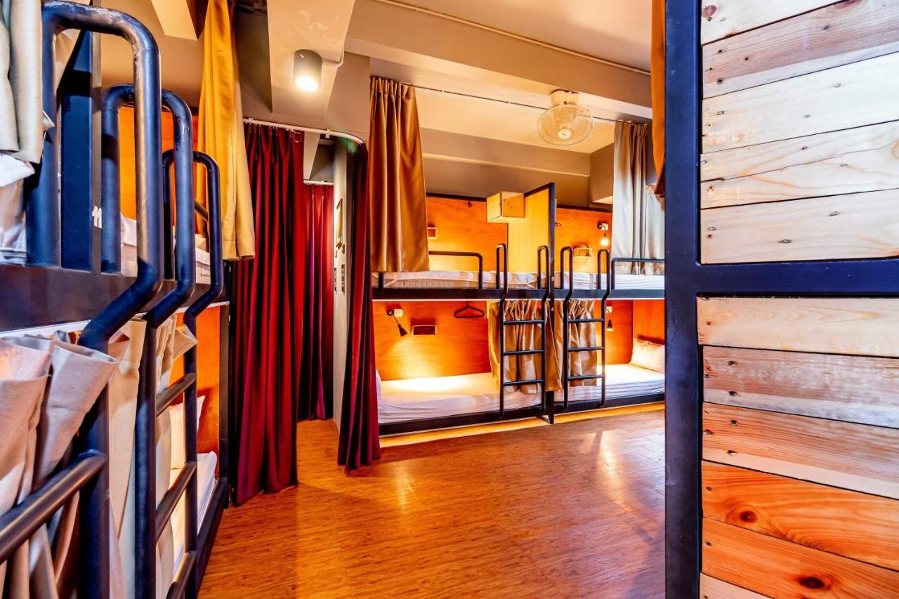 Thonglor Travellers Hostel And Cafe Bangkok Zewnętrze zdjęcie