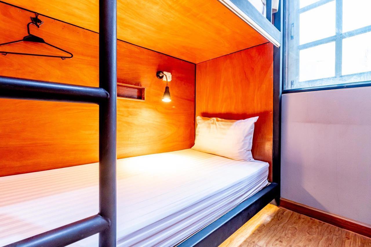 Thonglor Travellers Hostel And Cafe Bangkok Zewnętrze zdjęcie