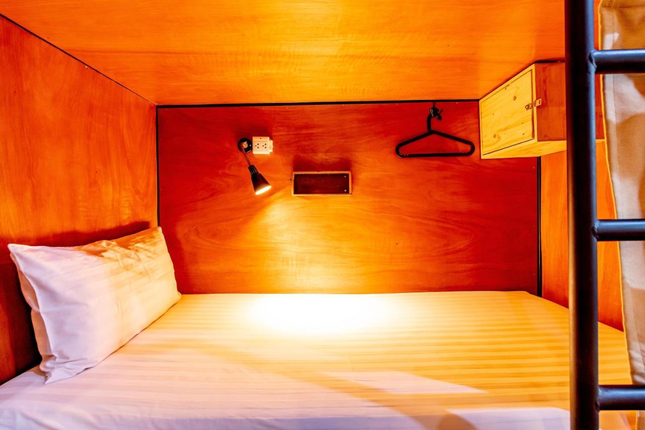 Thonglor Travellers Hostel And Cafe Bangkok Zewnętrze zdjęcie