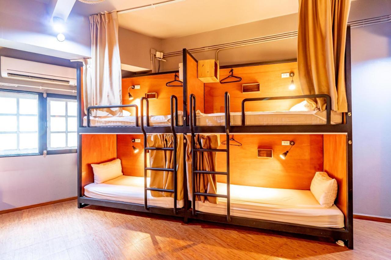 Thonglor Travellers Hostel And Cafe Bangkok Zewnętrze zdjęcie