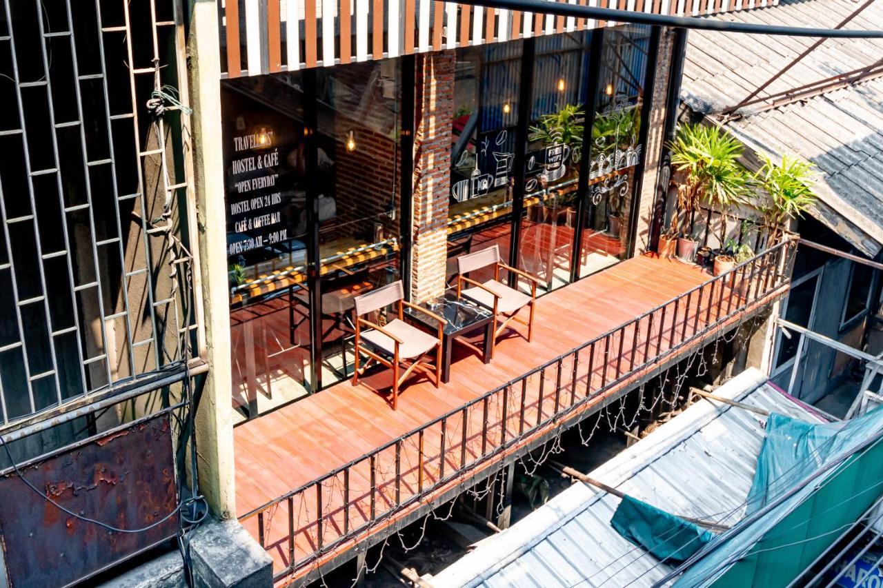 Thonglor Travellers Hostel And Cafe Bangkok Zewnętrze zdjęcie