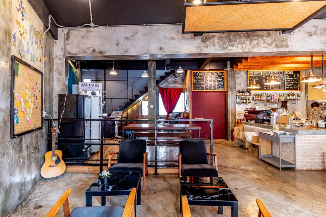 Thonglor Travellers Hostel And Cafe Bangkok Zewnętrze zdjęcie