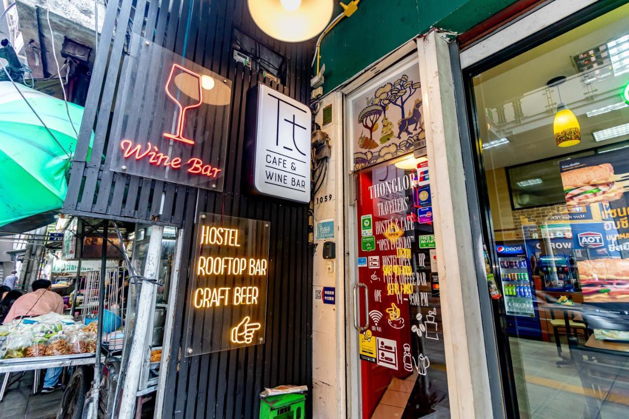 Thonglor Travellers Hostel And Cafe Bangkok Zewnętrze zdjęcie