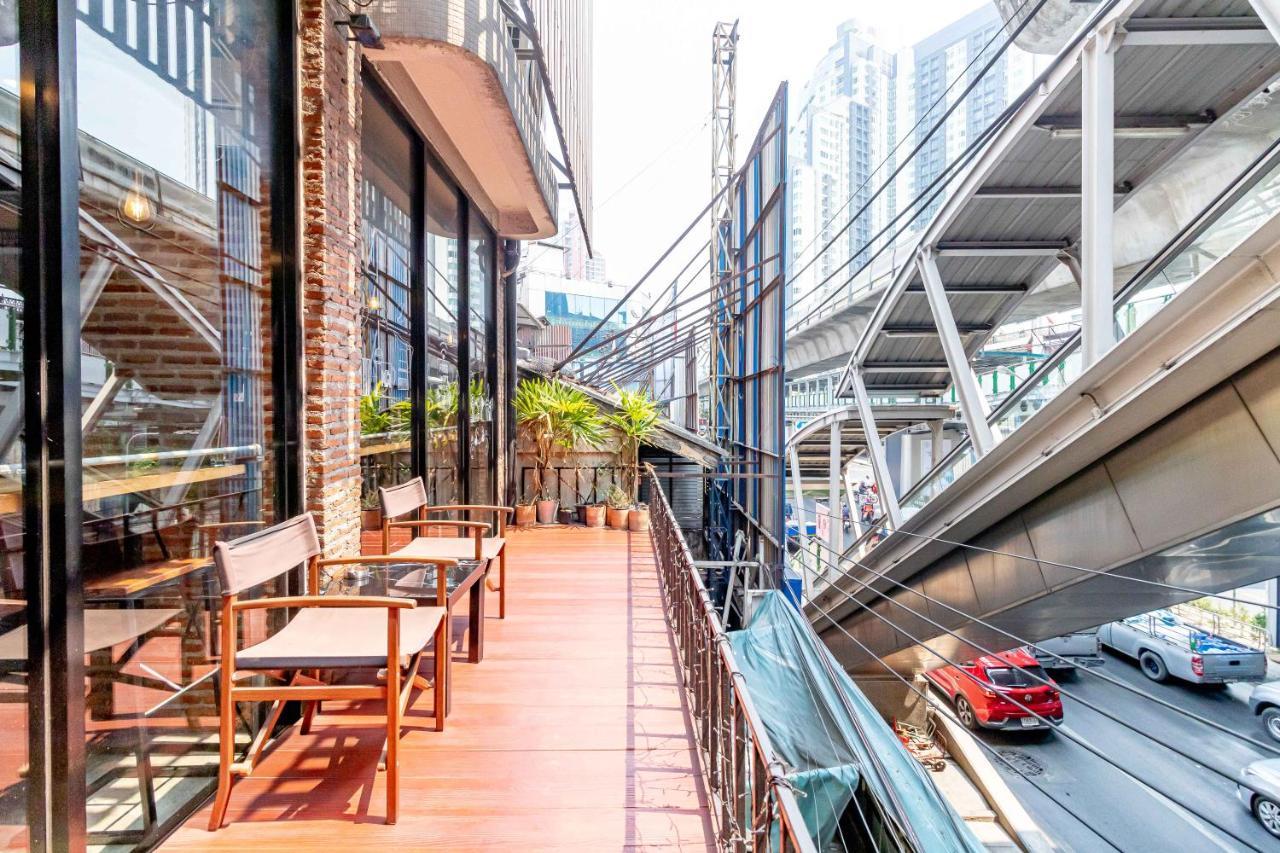 Thonglor Travellers Hostel And Cafe Bangkok Zewnętrze zdjęcie