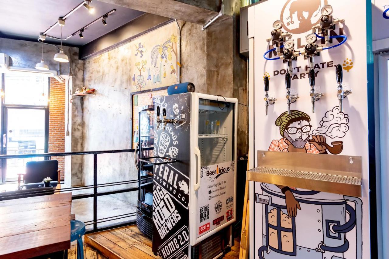 Thonglor Travellers Hostel And Cafe Bangkok Zewnętrze zdjęcie
