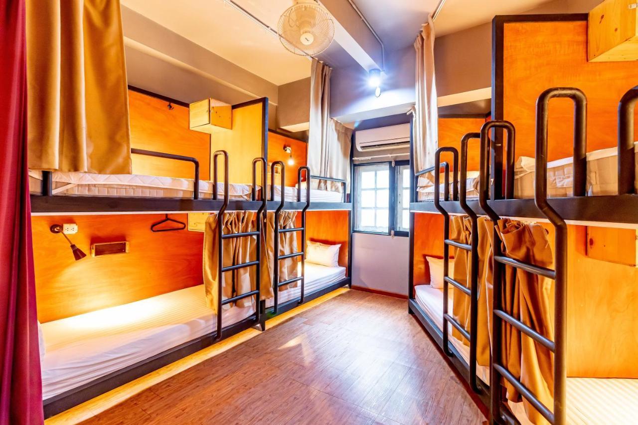 Thonglor Travellers Hostel And Cafe Bangkok Zewnętrze zdjęcie